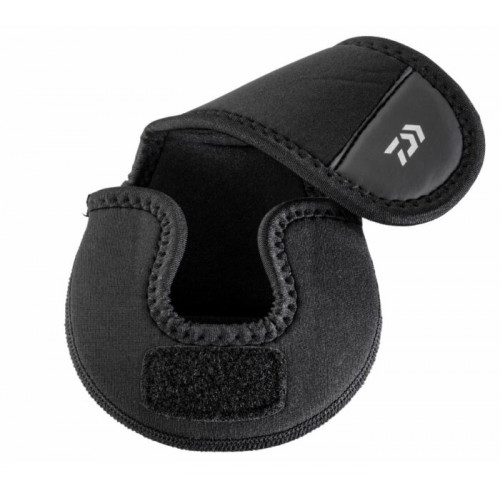 Неопренов калъф за бейткастинг макара Daiwa NEOPRENE BAITCAST REEL COVER |_Daiwa